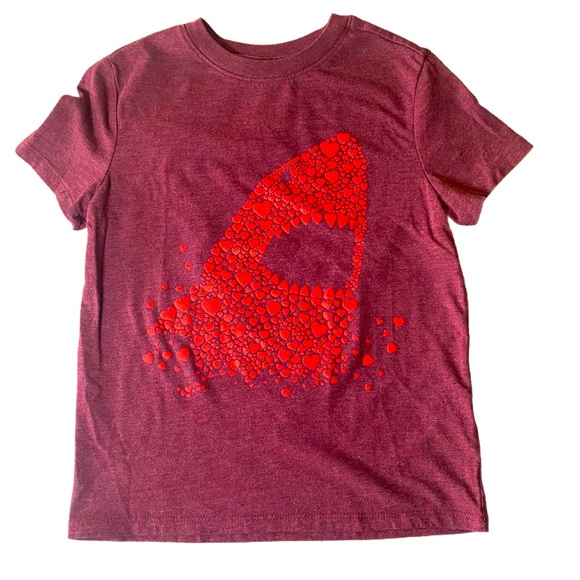 Cat & Jack Other - Kids Maroon Heart Shark Graphic T-Shirt Size 6/7